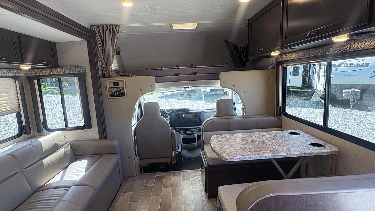 Used 2020 Thor Chateau