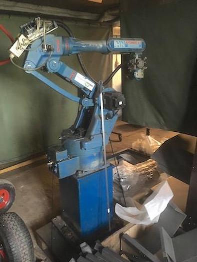 Used USED WELDING & HANDLING ROBOT, MANUF. MOTOMAN, MODEL SK 6 - BUILD 1997