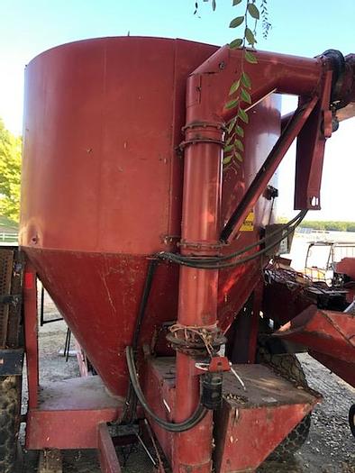 Gebraucht Case IH 1350 Grinder Mixer