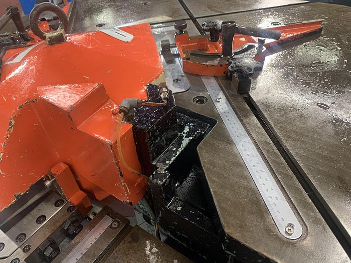 Used AMADA CSW220 station hydraulic 4mm Corner notching machine