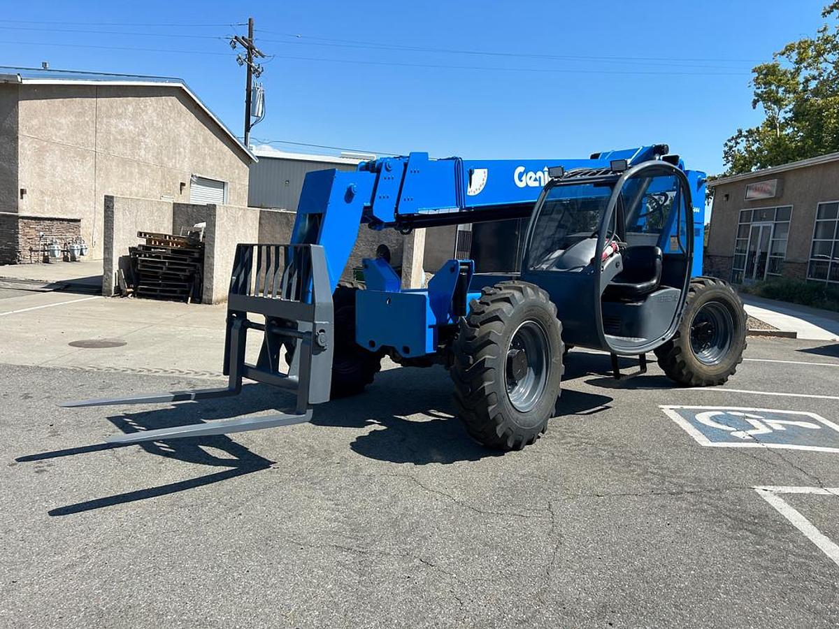 Used 2005 GENIE GTH-644 TELEHANDLER