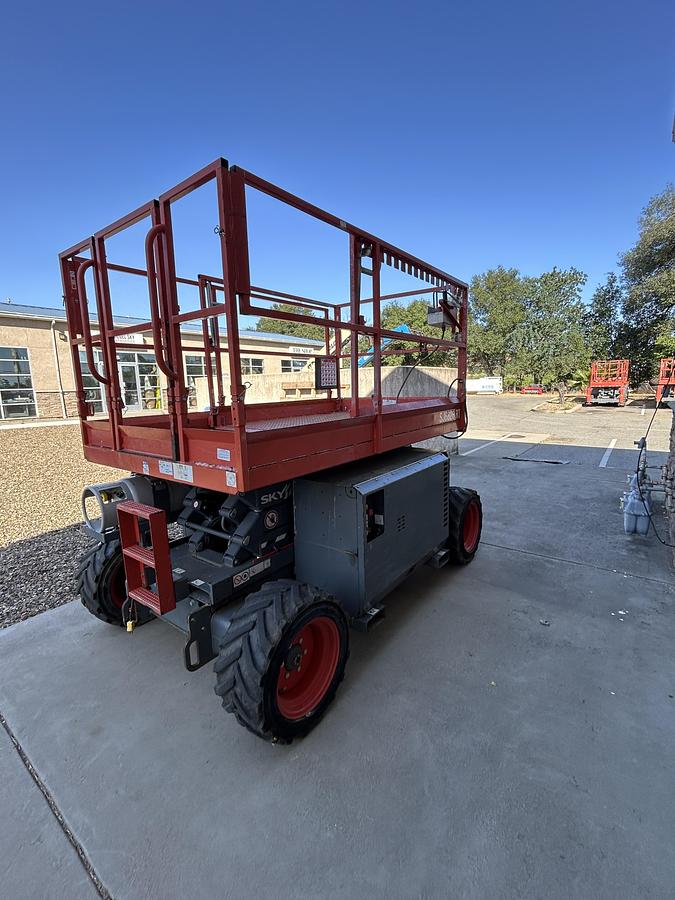 Used 2018 Skyjack SJ6826RT