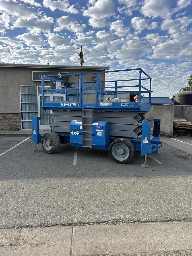 Used 2012 Genie GS-4390