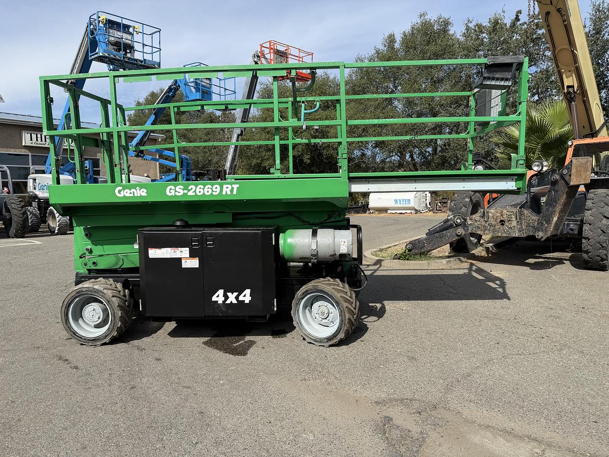 Used 2015 Genie GS-2669RT