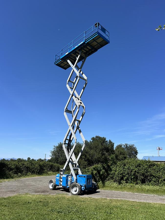 Used 2008 Genie GS-4390