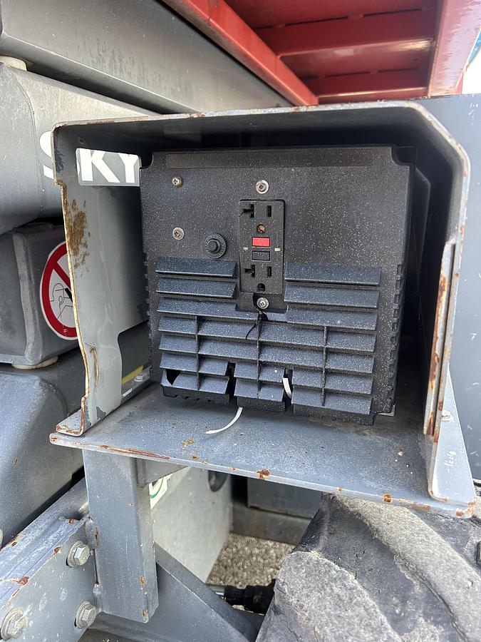 Used 2016 SKYJACK SJ6826RT