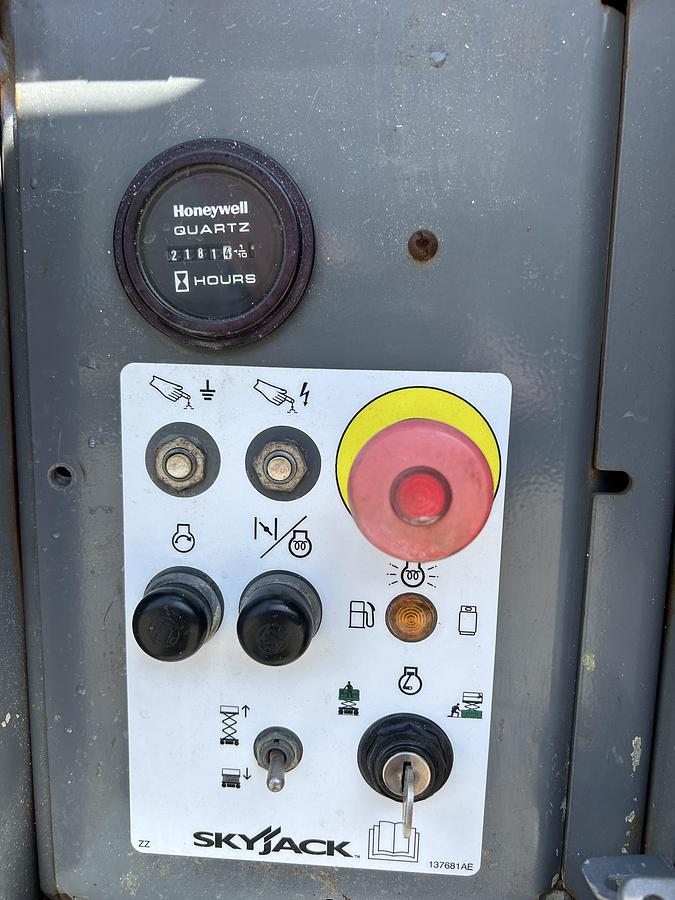 Used 2016 SKYJACK SJ6826RT