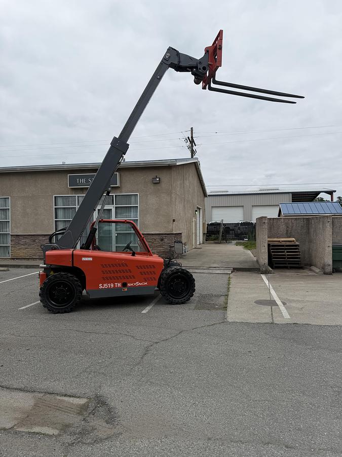Used 2018 Skyjack SJ519 TH