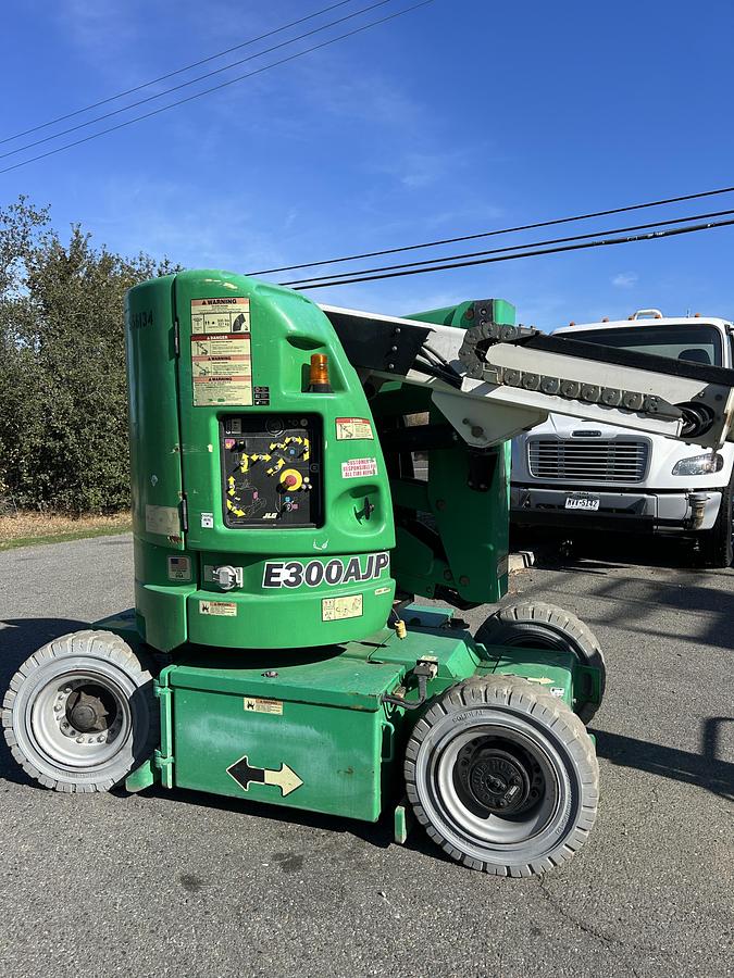 Used 2015 JLG E300AJP