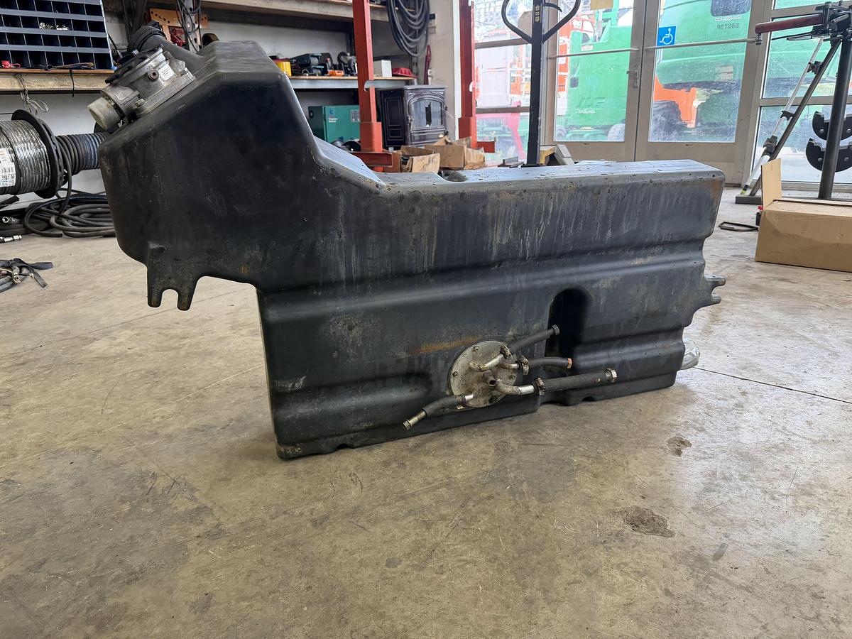 Used 2017 JLG 1001163067