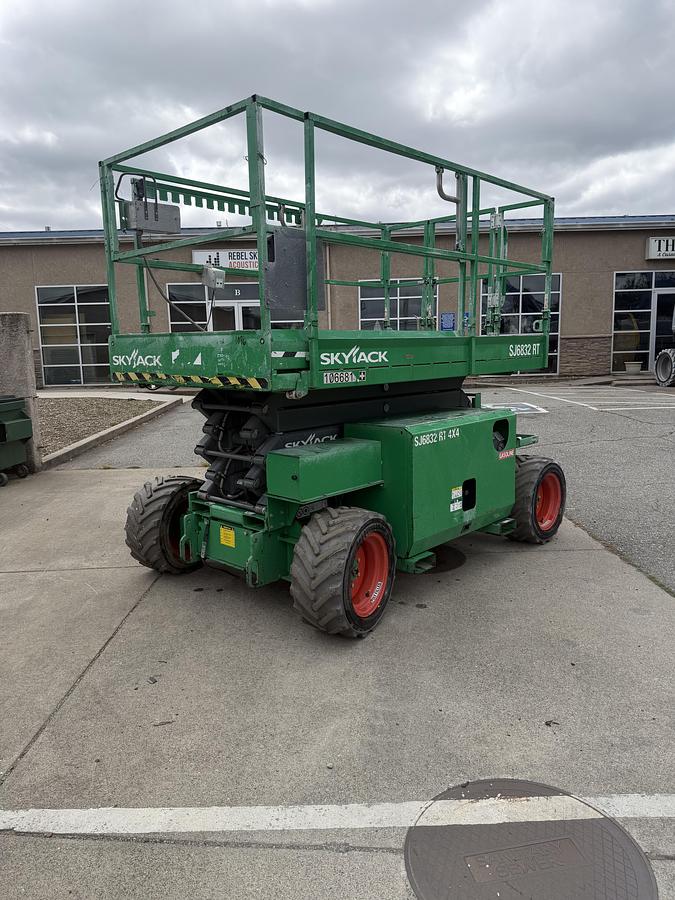 Used 2018 Skyjack SJ6832RT