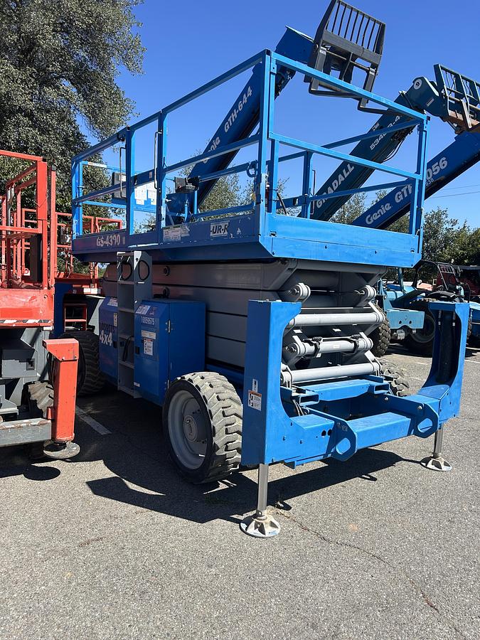 Used 2012 Genie GS-4390