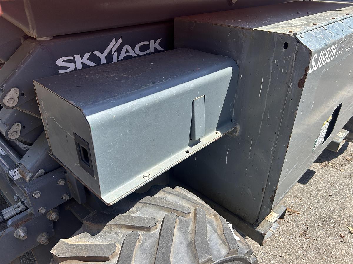 Used 2016 SKYJACK SJ6826RT