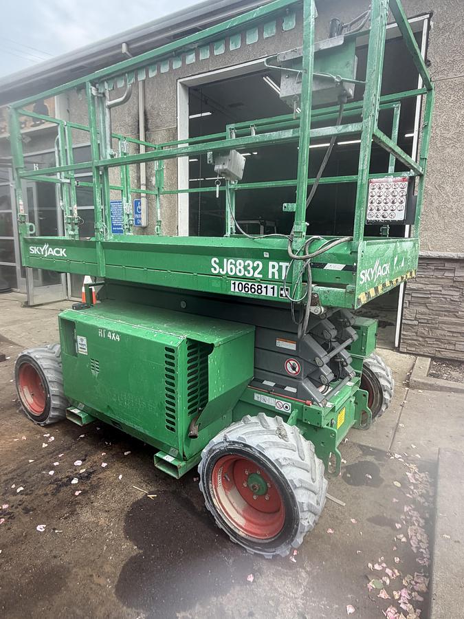 Used 2018 Skyjack SJ6832RT