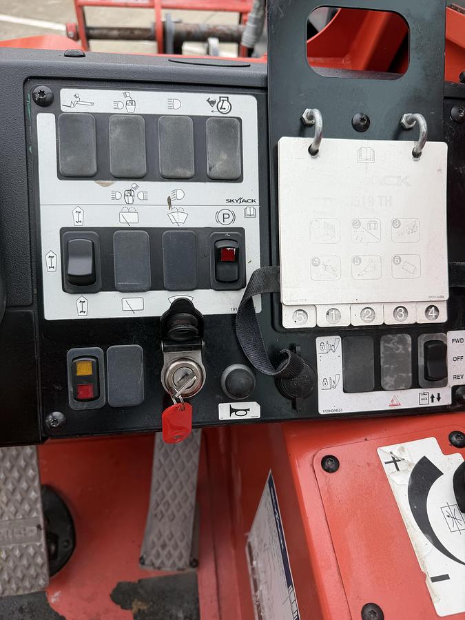Used 2018 Skyjack SJ519 TH