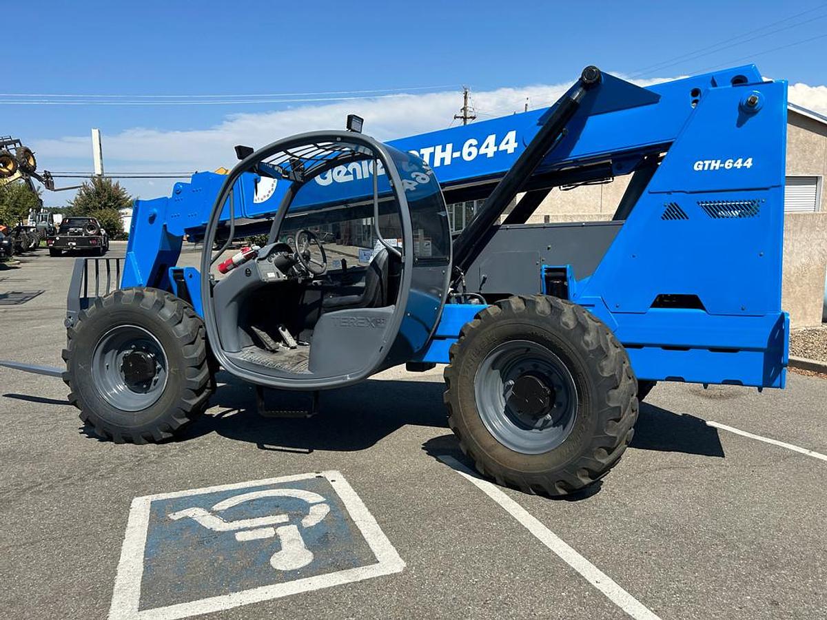 Used 2005 GENIE GTH-644 TELEHANDLER