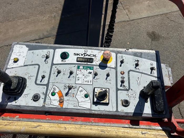 Used SKYJACK SJ86T BOOM LIFT