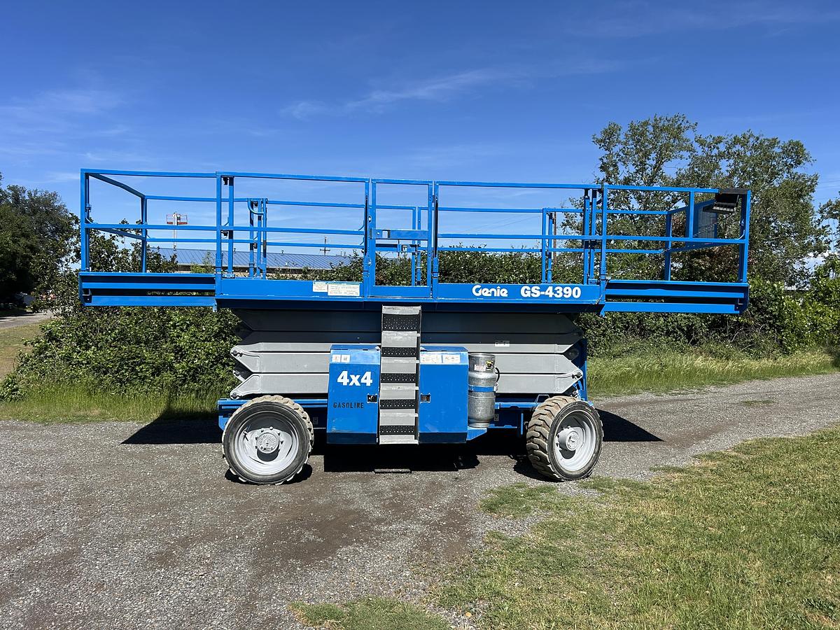 Used 2008 Genie GS-4390