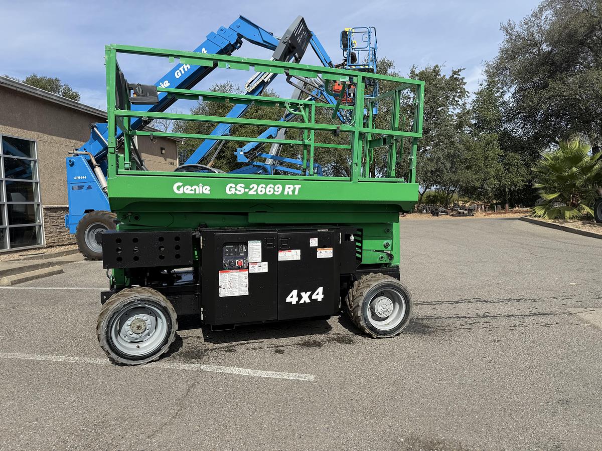 Used 2015 Genie GS-2669RT