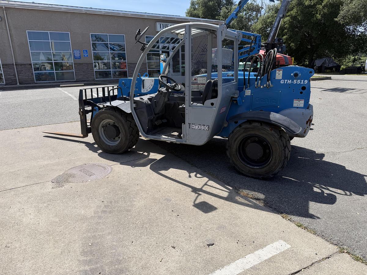 Used 2014 Genie GTH-5519