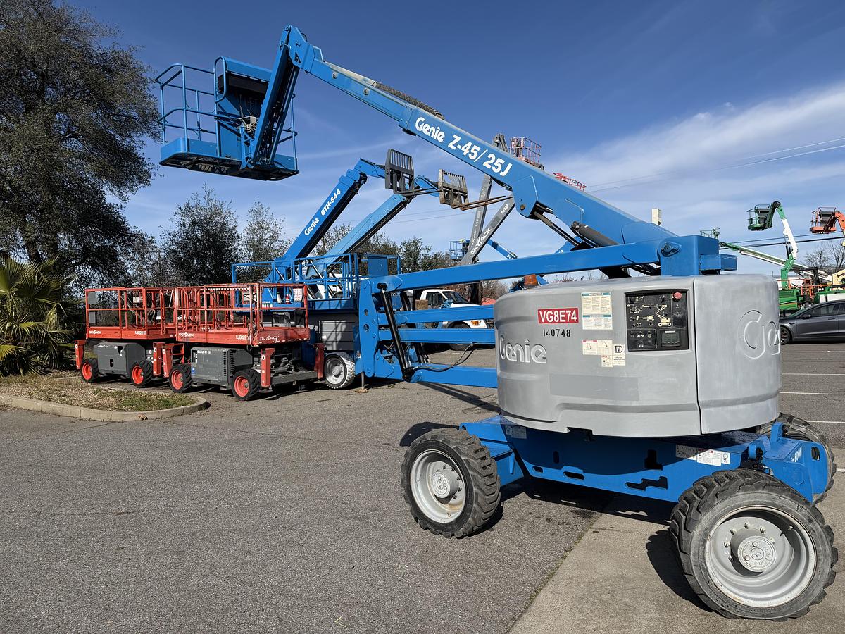 Used 2013 Genie Z-45/25J
