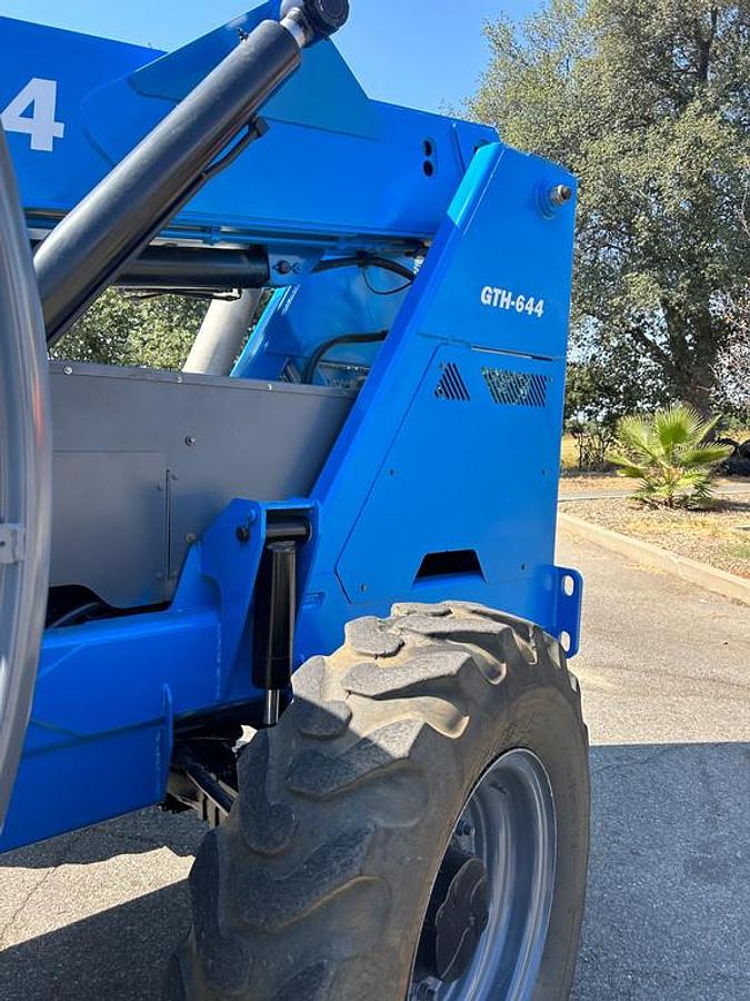 Used 2005 GENIE GTH-644 TELEHANDLER