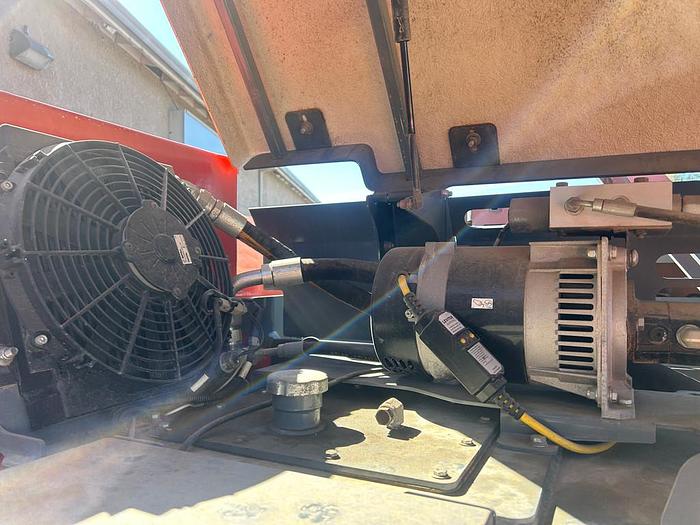Used SKYJACK SJ86T BOOM LIFT
