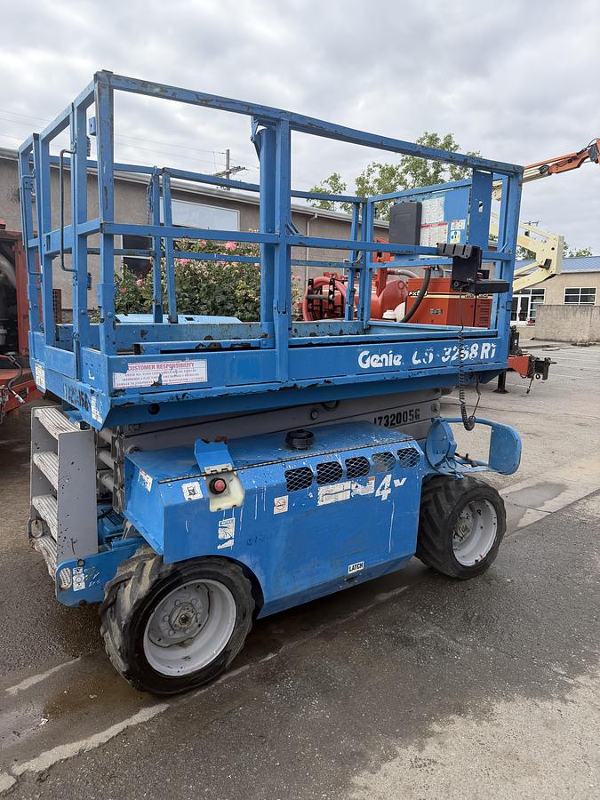 Used 2007 Genie GS 3268 RT