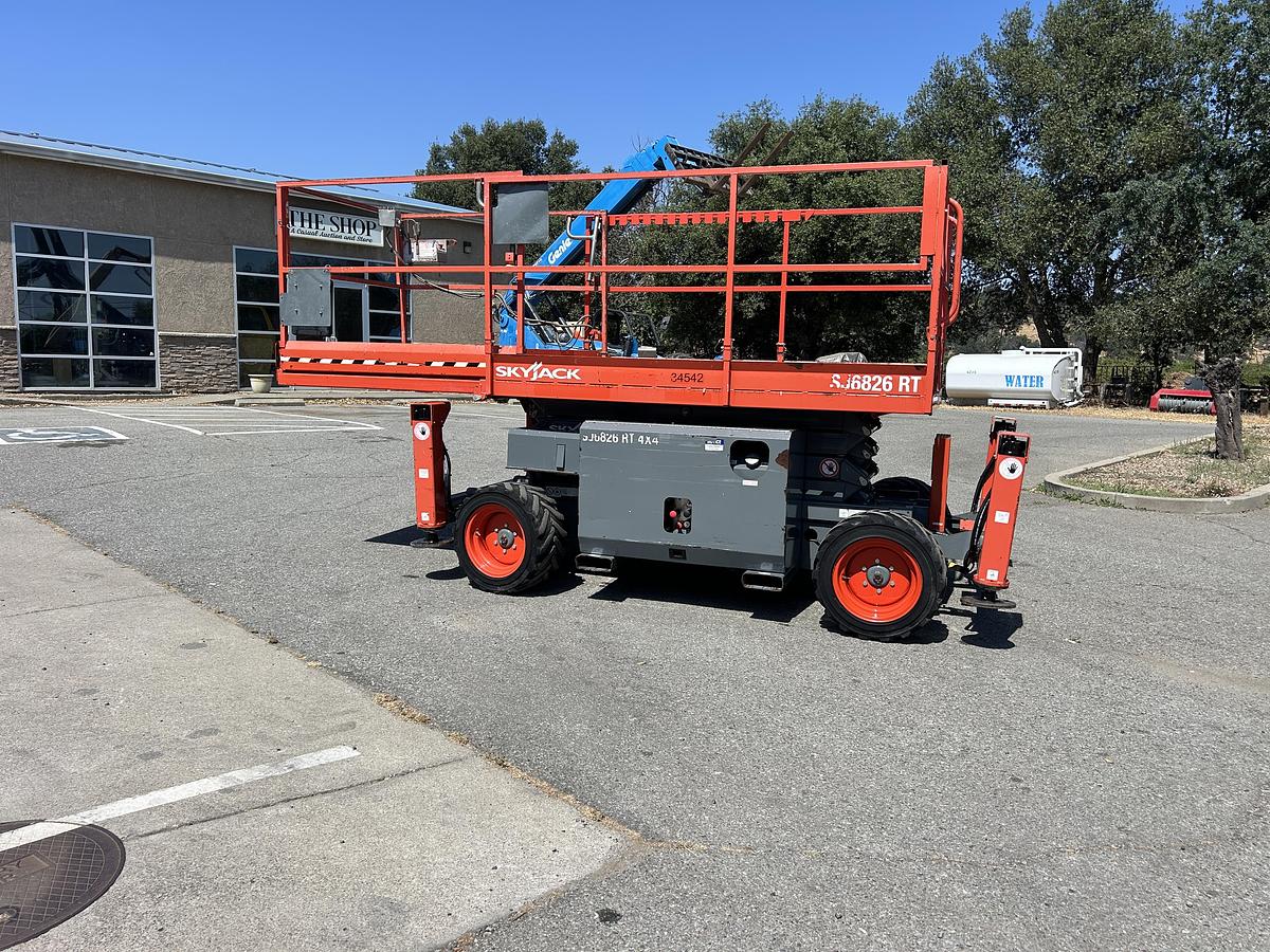 Used 2016 SKYJACK SJ6826RT
