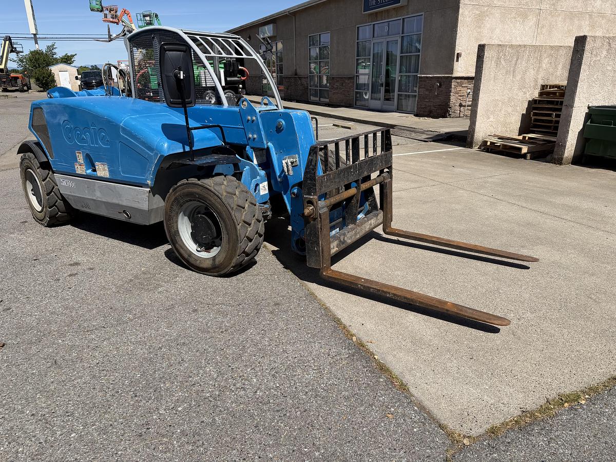 Used 2014 Genie GTH-5519