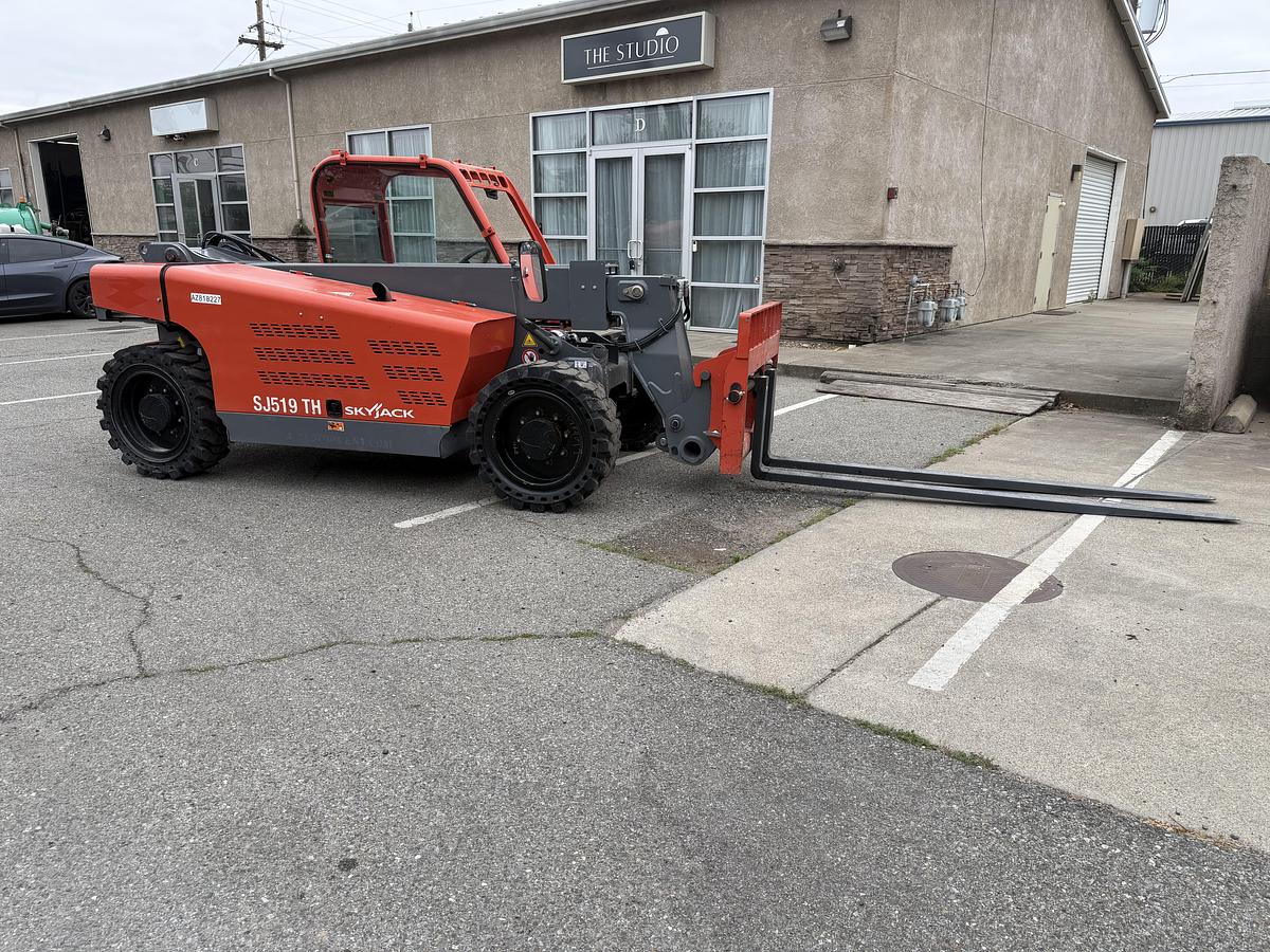 Used 2018 Skyjack SJ519 TH
