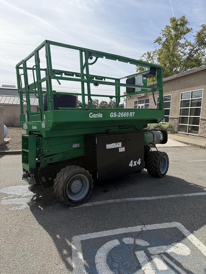 Used 2015 Genie GS-2669RT