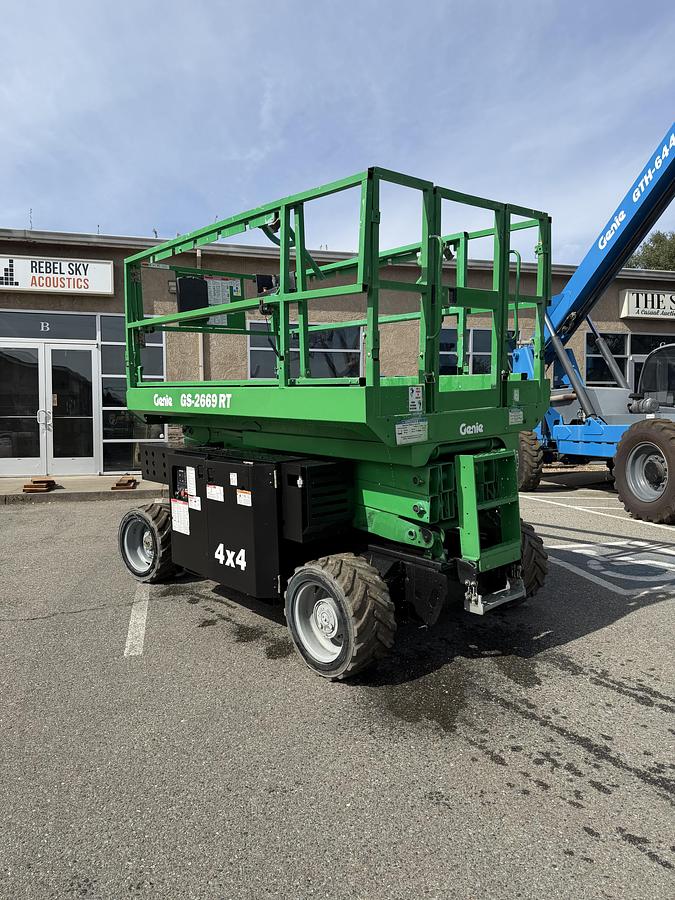 Used 2015 Genie GS-2669RT
