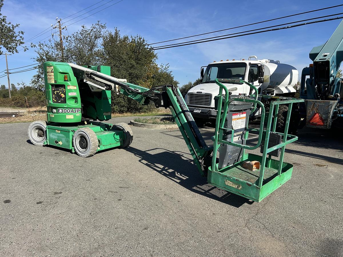 Used 2015 JLG E300AJP