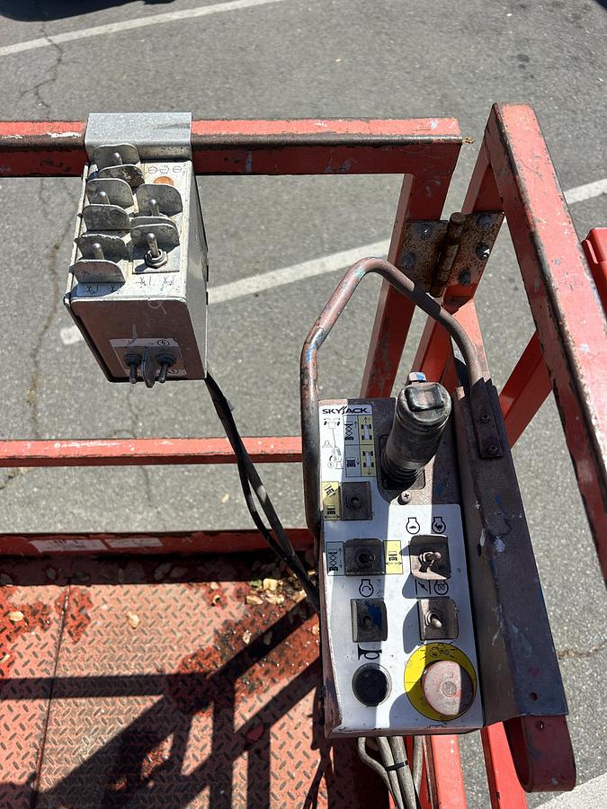 Used 2016 SKYJACK SJ6826RT