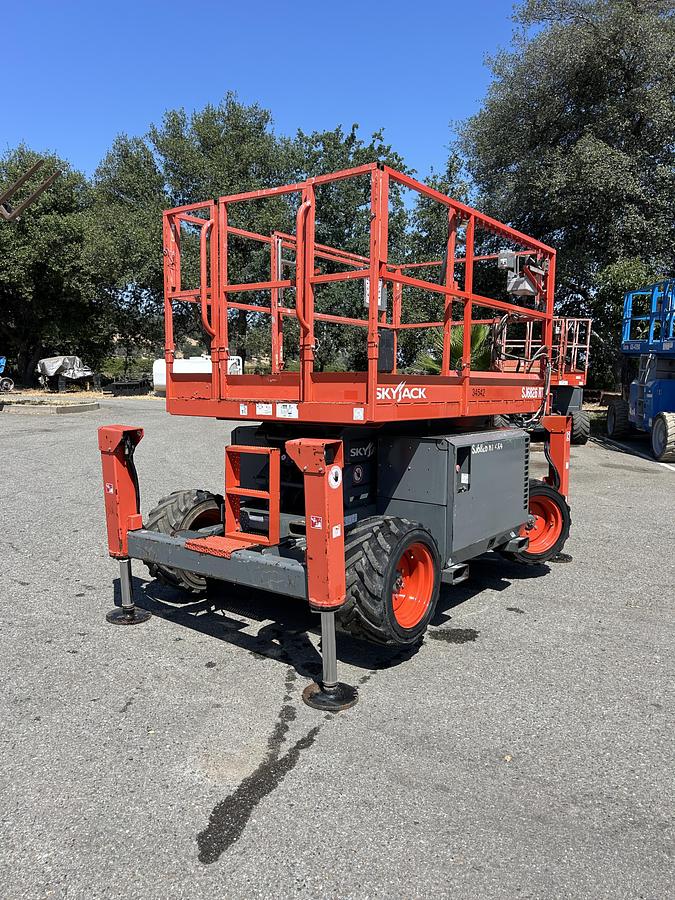 Used 2016 SKYJACK SJ6826RT