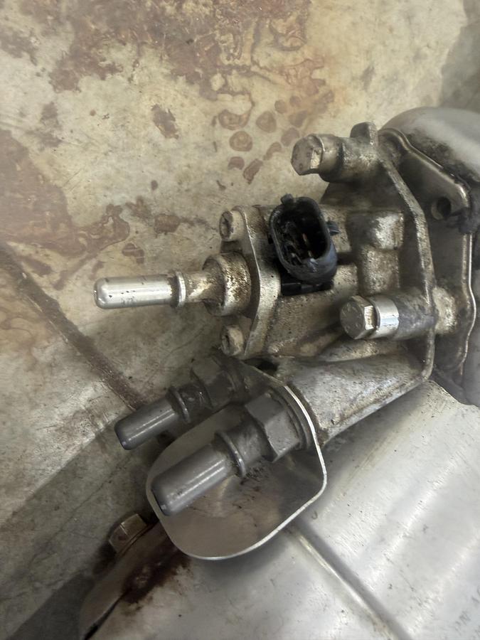 Used 2017 JLG JLG 1001164404 , 1001164404S , 70030258 , 70030256 DOSER INJECTOR REACTOR