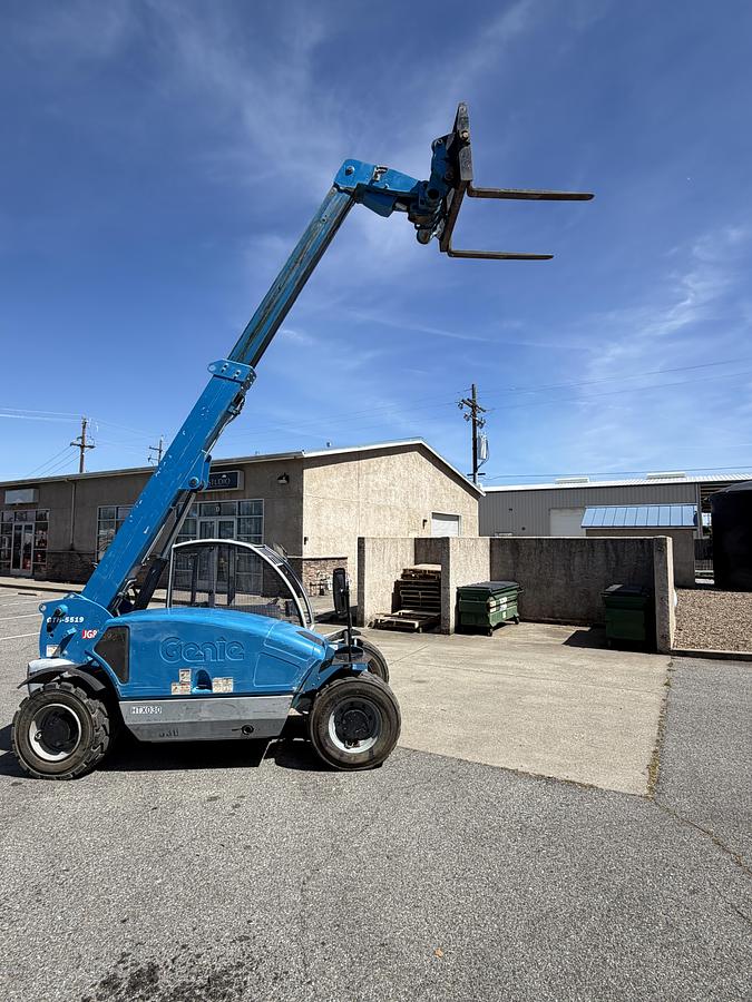 Used 2014 Genie GTH-5519