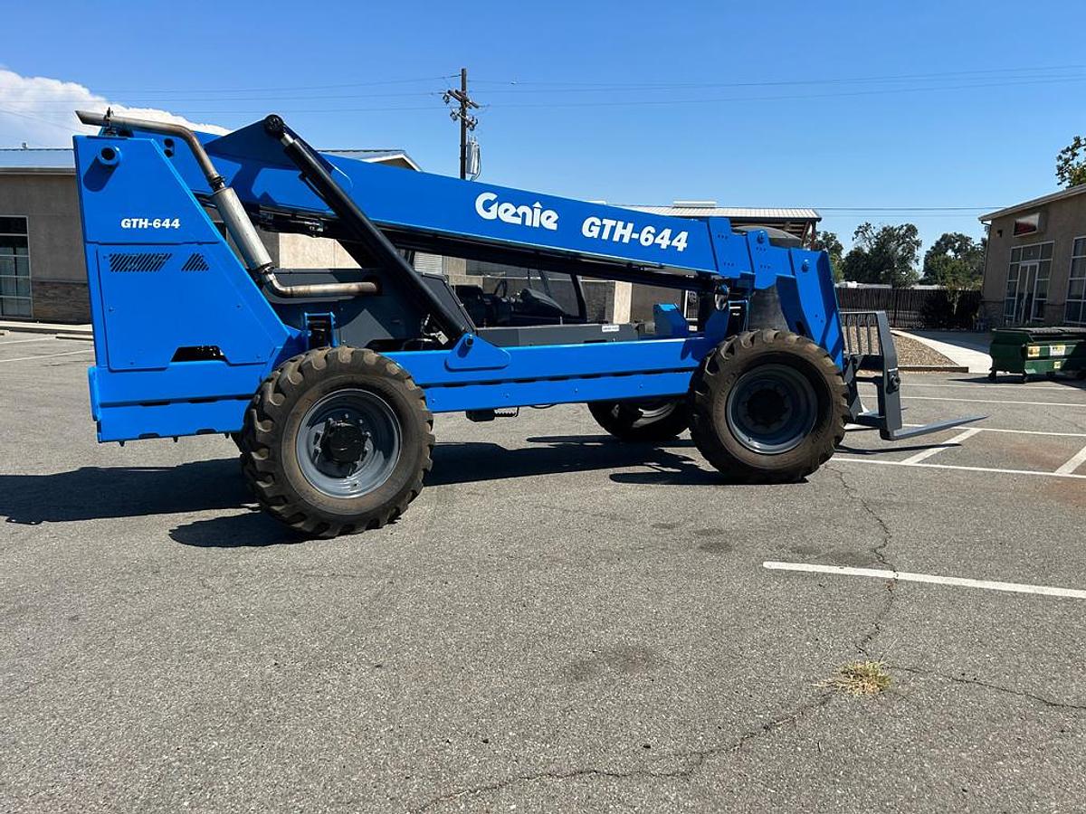 Used 2005 GENIE GTH-644 TELEHANDLER