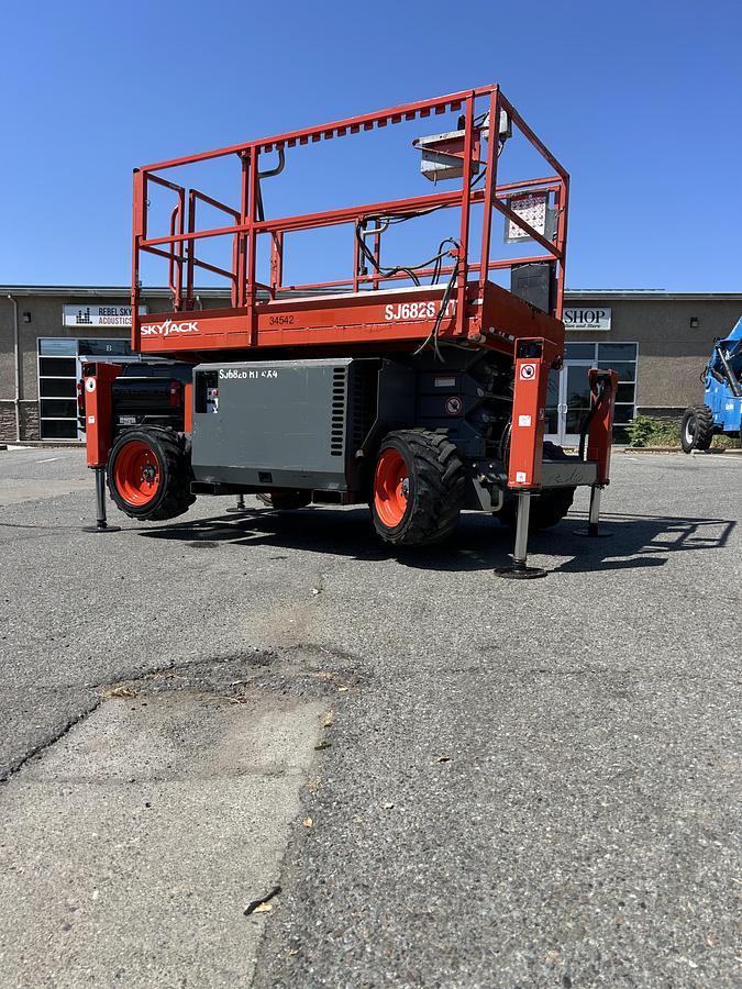 Used 2016 SKYJACK SJ6826RT