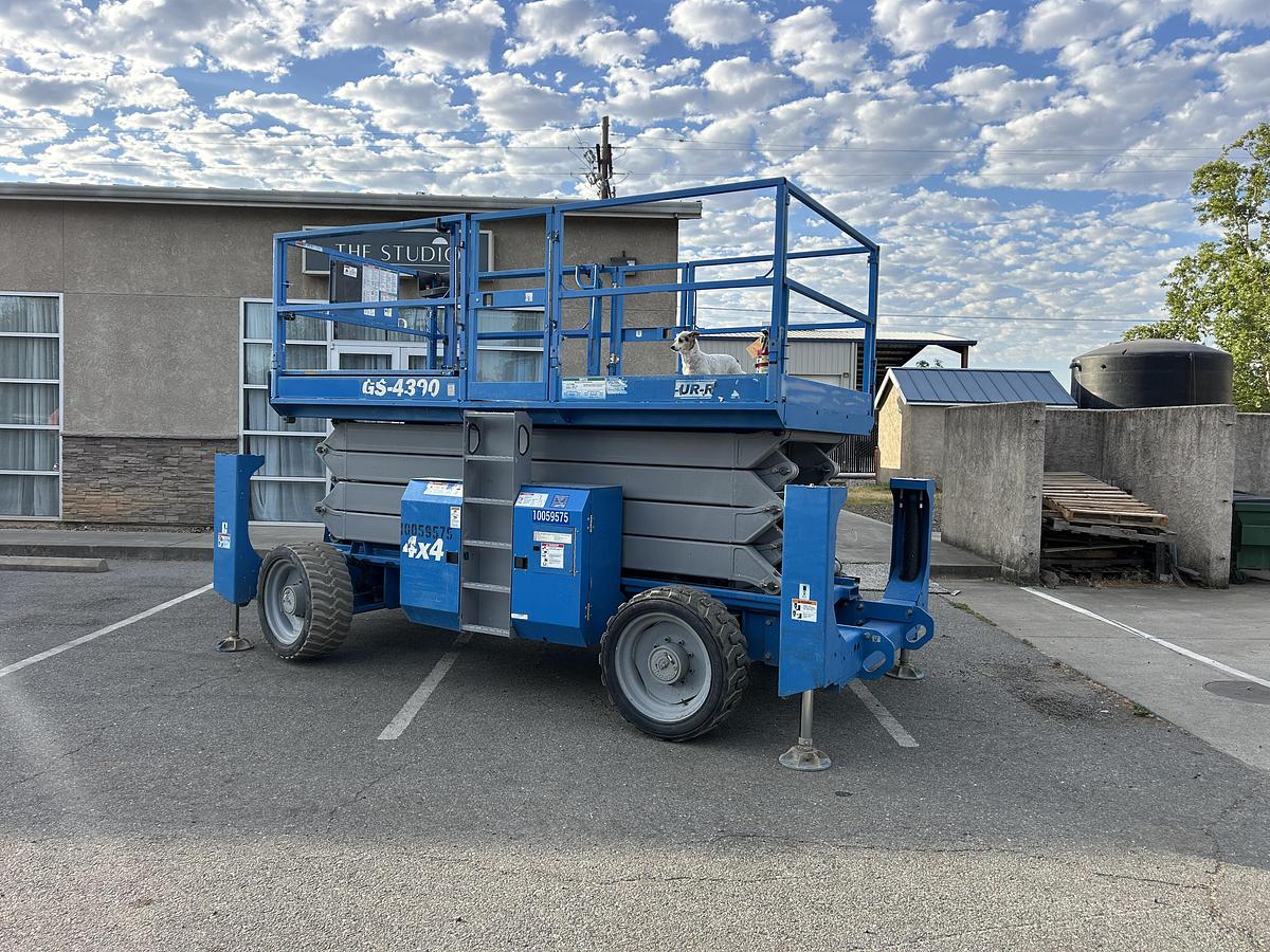 Used 2012 Genie GS-4390