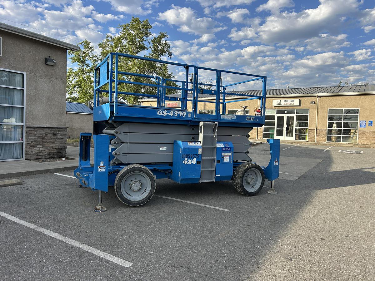 Used 2012 Genie GS-4390