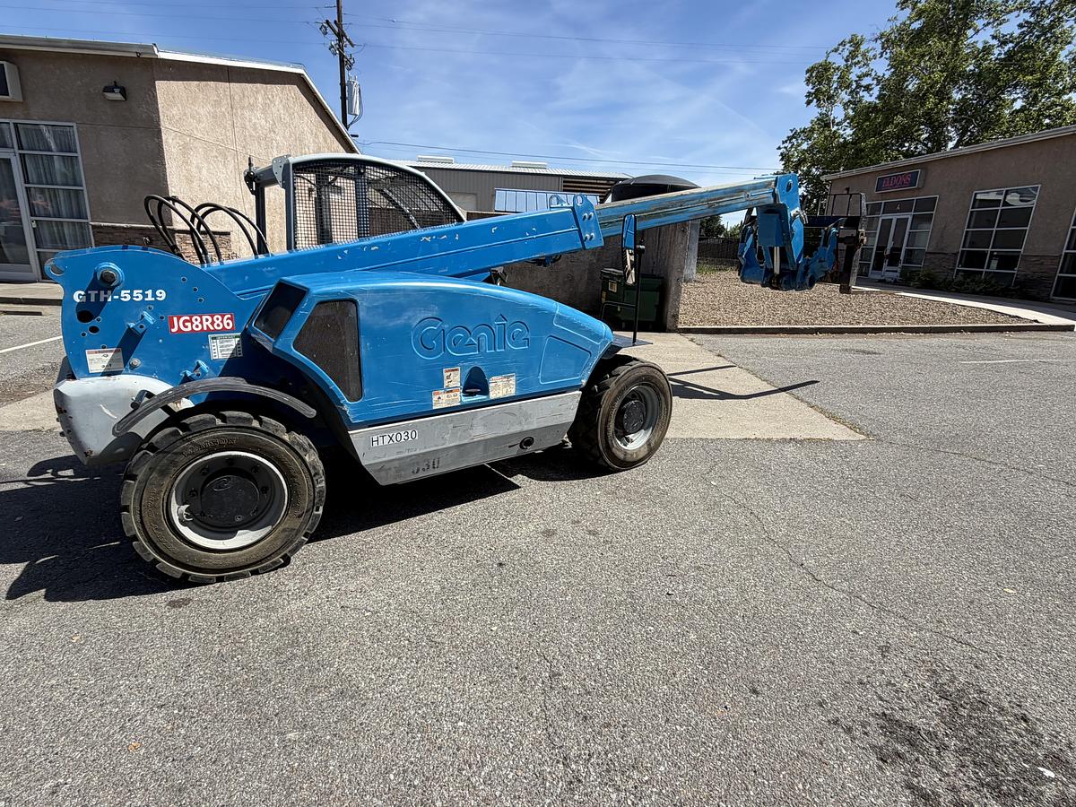 Used 2014 Genie GTH-5519