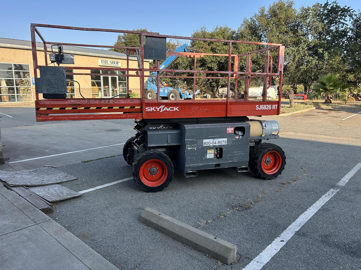 Used 2016 SKYJACK SJ6826RT