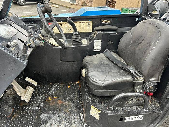 Used 2014 GENIE GTH-1056 TELEHANDLER REACH LIFT