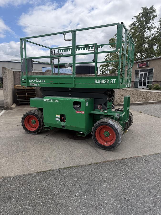 Used 2018 Skyjack SJ6832RT