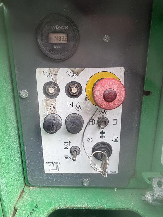 Used 2018 Skyjack SJ6832RT