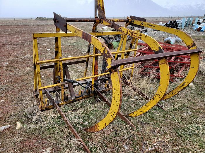 Used Case 580SE Backhoe w/ Attachments