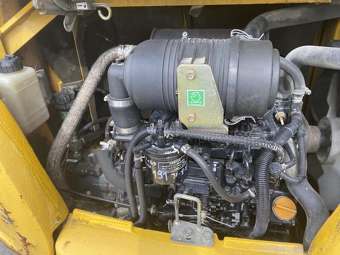 2005 KOMATSU PC27 R-8