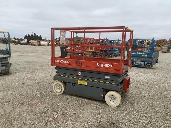 Used 1999 SKYJACK SJ4620 DC SCISSOR LIFT